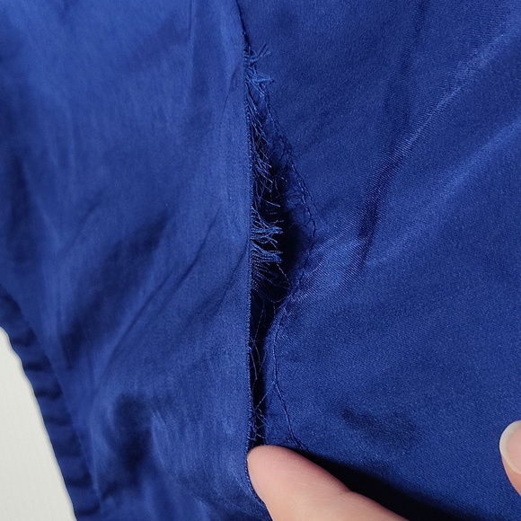 Apt. 9 Cobalt Blue Silky Flowy Blouse with Gold Hardware Size XL - Picture 8 of 9
